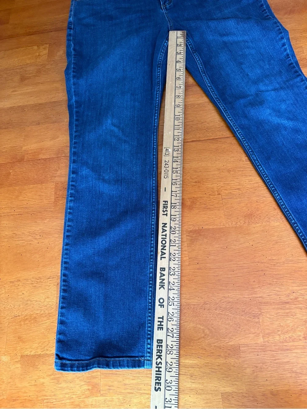 Duluth Women’s Straight Leg Jeans – Size 16